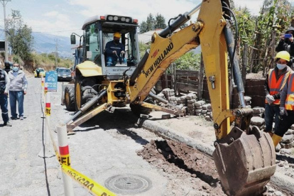 Desde 2019 los pobladores de Tumbaco esperan la entrega de las redes de alcantarillado público.