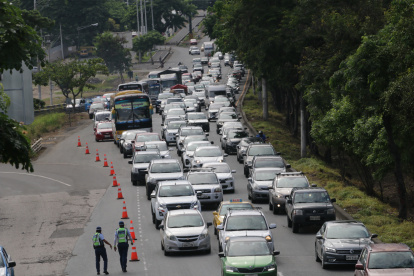 TRANSITO VIA A LA COSTA VIADUCTO PERIMETRAL POR TRABAJOS EN UNO DE SUS CARRILES PERIODISTA :JUAN PONCE FECHA :06 /03/2022 Agencia (ag-extra)