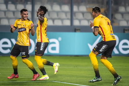 Emmanuel Martínez, Adonis Preciado y Carlos Garcés, están a disposición del cuerpo técnico para medir al América brasileño.