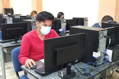 Los aspirantes practican a través de un simulador gratuito.