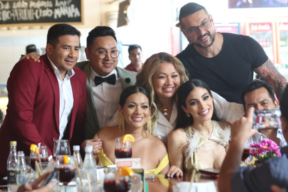 El equipo de la revista familiar "En contacto".