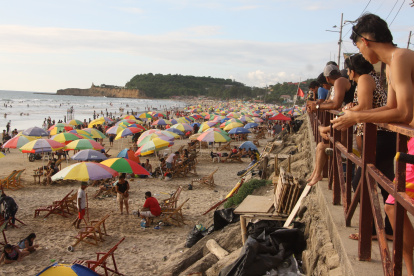 Hasta el último día del reciente feriado de Carnaval los balnearios de Santa Elena lucieron llenos de visitantes.
