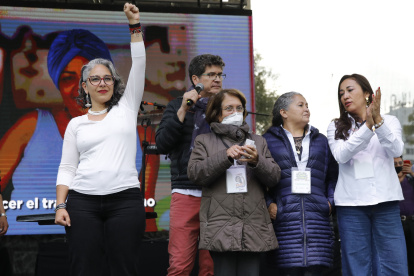 Fotografía de archivo fechada el 4 de marzo de 2022 que muestra a un grupo de candidatas a la Cámara y el Senado mientras participan en un evento del Pacto Histórico, en Bogotá (Colombia).