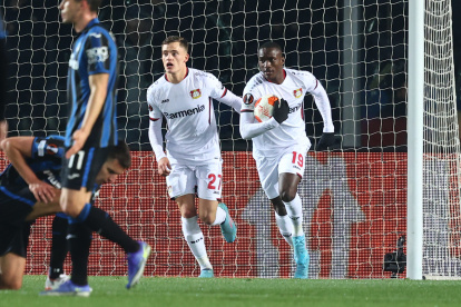 El Bayer alcanzó a descontar y dejó la llave con un solo gol de diferencia para la revancha.