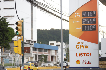 El precio del combustible Súper pasó hasta $ 0.18 centavos más del precio referencial asignado para este mes de marzo que era de $3.98. Antes estaba en $3.68