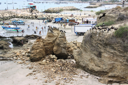 Hecho. Apenas unas rocas quedaron de lo que era el arco de la caleta.