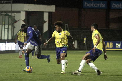 Gualaceo se pone adelante en el marcador contra un Emelec incómodo.