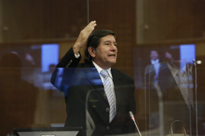 El legislador dio a conocer la decisión luego de argumentar sobre la Ley de Inversiones planteada por el Ejecutivo.