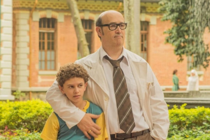 La íntima historia del doctor Abad es contada a través de la mirada de su único hijo varón.