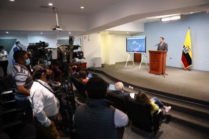 El ministro, Juan Carlos Holguín, en rueda de prensa este martes 14 de marzo.