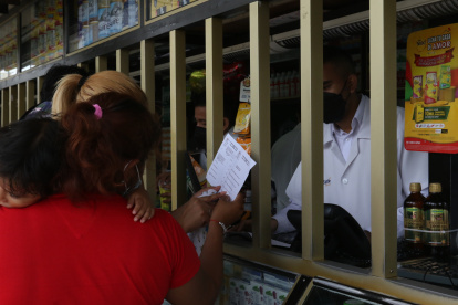 Mecanismo. Los pacientes podrán retirar sus medicamentos recetados en las farmacias privadas del país.