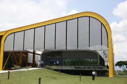 Vista general de la planta Semillas del Futuro este martes durante su inauguración en Palmira. Un banco de semillas que guarda miles de variedades para garantizar la seguridad alimentaria mundial y en el que fueron invertidos inicialmente 17 millones de dólares, fue inaugurado este martes por el presidente colombiano. EFE/ Ernesto Guzmán