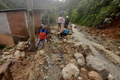 Deslizamiento de tierra en el sector de Uzhcurrumi en El Oro.