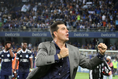 Ismael Rescalvo, un técnico cuyo estilo al vestir es elegante y discreto.