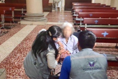 Luz María permaneció hasta casi la medianoche del lunes en la iglesia San Francisco.