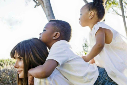 La actriz de Miss Simpatía quiere ser una madre 24/7.