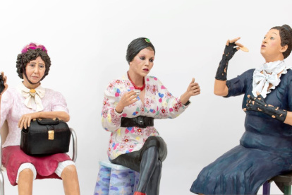 Las Marujitas están representadas por la artista en su exposición.