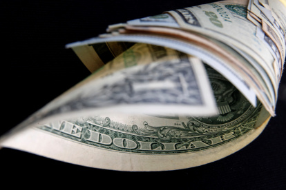 Vista de billetes de dólares, en una fotografía de archivo