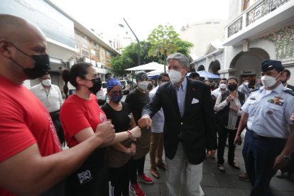 Agenda. El presidente Lasso hizo el anuncio en la calle Panamá acompañado de varios ministros de Estado.