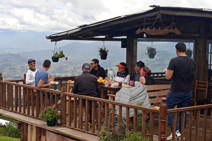 El lugar acoge a muchas visitantes que acuden para disfrutar de la naturaleza. Un sitio para relajarse.  Jaime Marín