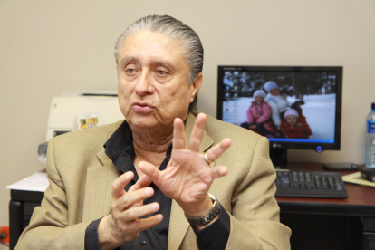 Pinoargote nació el 27 de julio de 1945. Fue doctor en Jurisprudencia y embajador de Ecuador  en Unión Europea y la ONU.