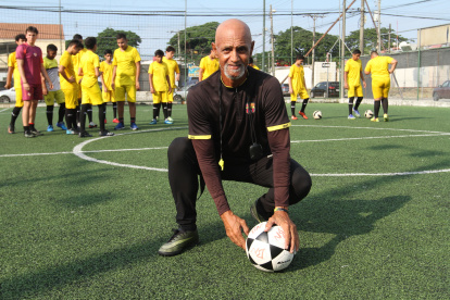 Alcides de Oliveira,  de perforar las redes rivales, pasó a ser entrenador y especializarse en las formativas.