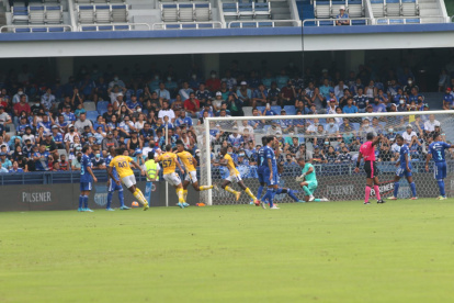 Alman anotó el gol con el que el Delfín gana a Emelec en el primer tiempo.
