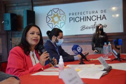 Mural. El pasado febrero, la prefecta Paola Pabón defendió el contrato para su amigo  Pabel Égüez.