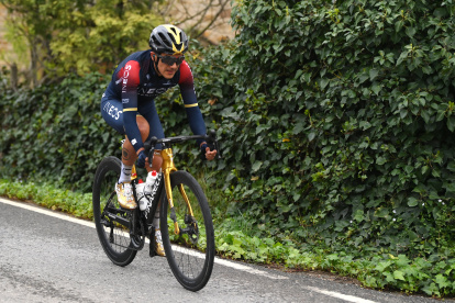 Richard Carapaz es uno de los favoritos para ganar la Vuelta a Cataluña. En la montaña buscará alcanzar el liderato