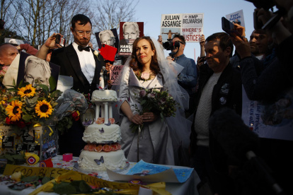 Moris, de 38 años, llegó a la cárcel acompañada de su madre; el padre y hermano de su prometido.