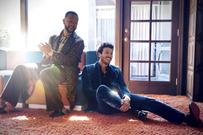 Durante la creación de la nueva versión de Tacones Rojos, Yatra y Legend se juntaron para hacer la traducción de algunas partes del tema y crear nuevos versos