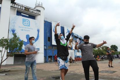 El pasado 14 de marzo los hinchas llegaron masivamente a comprar los boletos. Entonces solo estaba permitido el 75 % del aforo.