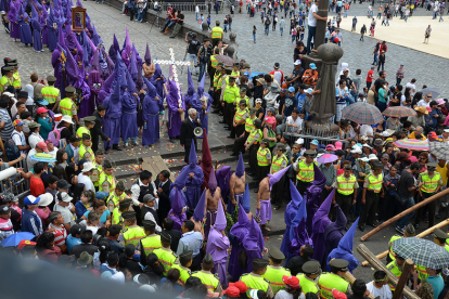 Inicio de la procesión de Jesús del Gran poder en el Centro Histórico.