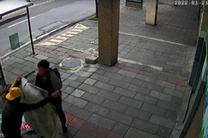 Acción. El hecho quedó grabado en cámaras de videovigilancia.