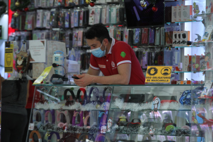 Ciudadanos reciben llamadas extorsivas por personas que se aseguran pertenecer a organización Los Choneros.