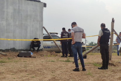 El cuerpo fue descubierto aproximadamente a las 13:00 de este viernes 25 de marzo. En la zona se halló ocho indicios balísticos