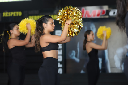 El equipo entrena cinco horas diarias, cuatro veces a la semana