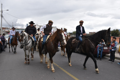 Los chagras de diferentes partes de la zona centro volvieron a concentrarse para el desfile En Ambato. Yadira Illescas