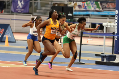 Maribel Caicedo (c), en representación de la UTEP, fue oro en febrero en los torneos de Conferencia.
