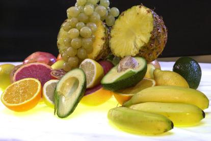 Las vitaminas se obtienen de los alimentos. Cuando hay carencias, el médico recomienda suplementos.