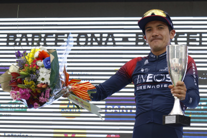La celebración de Richard Carapaz tras coronarse como vicecampeón de la Vuelta a Cataluña.