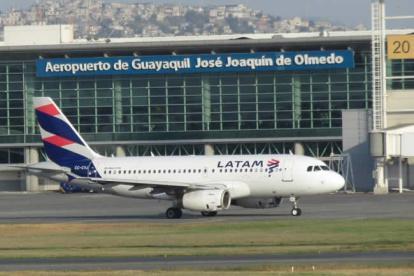 Las aerolíneas comienzan a retomar rutas que dejaron debido a la pandemia de COVID-19.