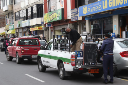 Latacunga. Los taxistas legales denuncian a los que están en proceso de regularización y piden más control.