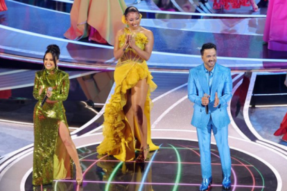 Becky G y Fonsi entre los cantantes.