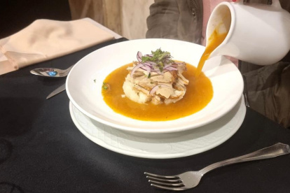 El encebollado es uno de los platos que más preparan. Lo presentan de una manera diferente.