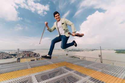 Isaac quiere ganarse un buen nombre en el mundo de la televisión.