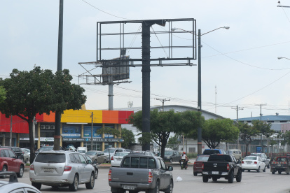 VALLAS ABANDONADAS O SIN PUBLICIDAD...FD: MIGUEL CANALES....28-03-2022