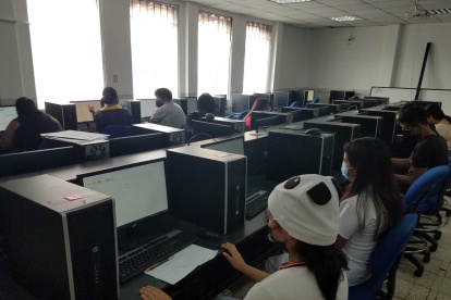 Estaban inscritos 327.076 personas para dar la prueba a nivel nacional.