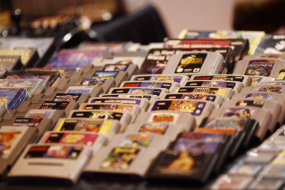 Videojuegos, consolas, realidad virtual, Madrid Games Week 2015, cartuchos retro Super Nintendo Nes