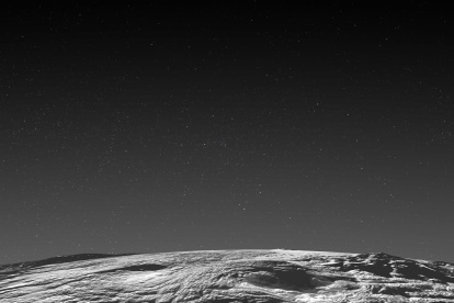 Vista en perspectiva de la región volcánica helada de Plutón.